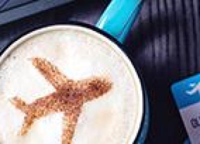 چرا پنجره های هواپیما بیضی شکل هستند؟ نگاهی عمیق به علم، تاریخ و فلسفه طراحی پشت این انتخاب حیاتی چرا پنجره های هواپیما بیضی شکل هستند؟ نگاهی عمیق به علم، تاریخ و فلسفه طراحی پشت این انتخاب حیاتی